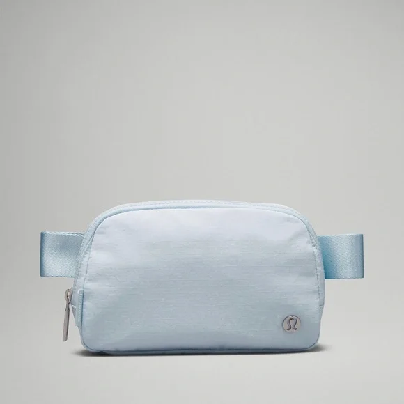 Brand New Lululemon Everywhere Belt Bag in Sky Blue - Picture 13 of 13